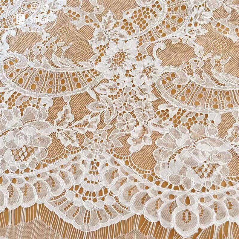 Wedding Dress Supply - 3 mètres. Tissu en dentelle brodée